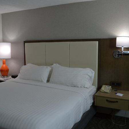 Holiday Inn Express Hotel & Suites Kent State University Exterior photo