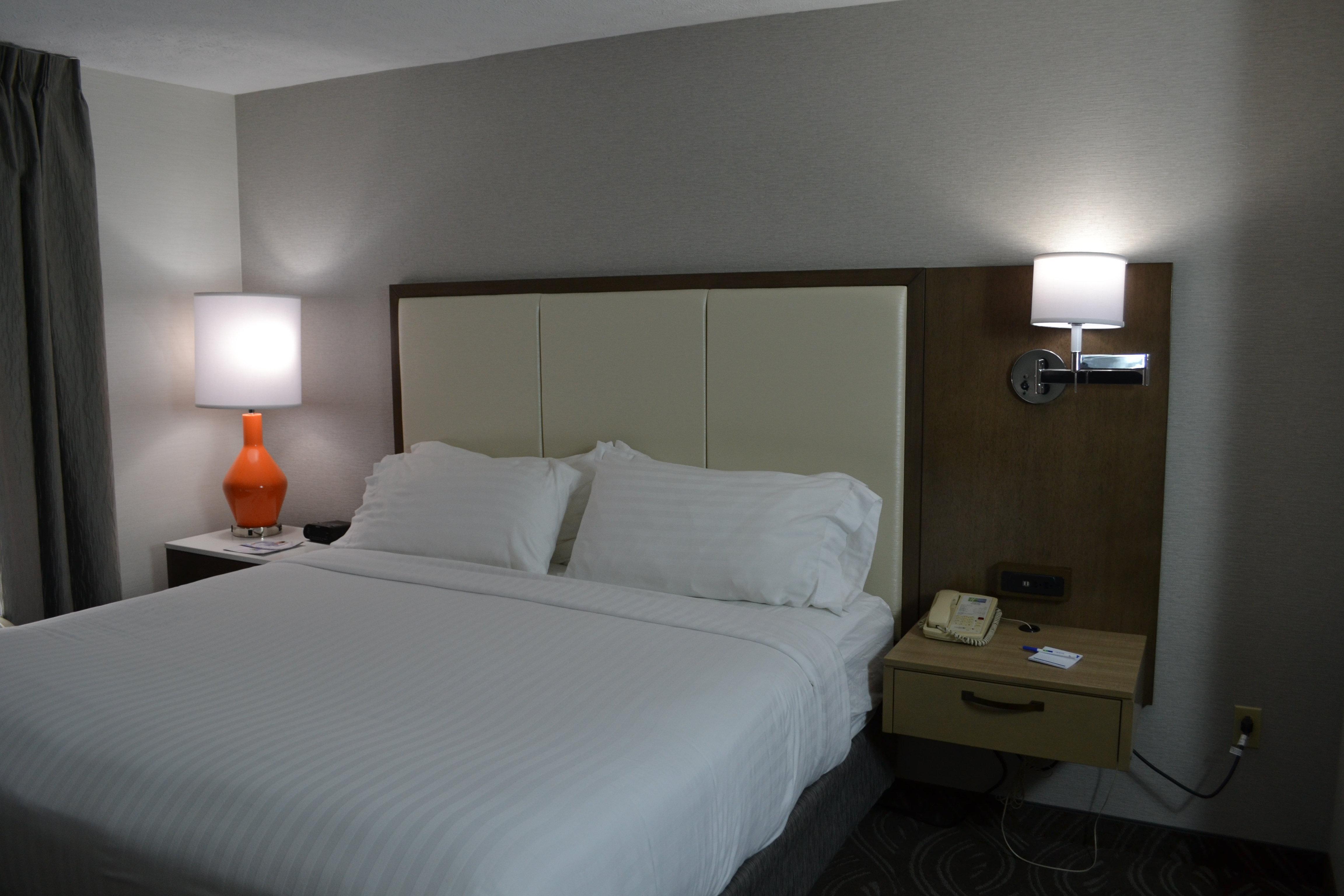 Holiday Inn Express Hotel & Suites Kent State University Exterior photo