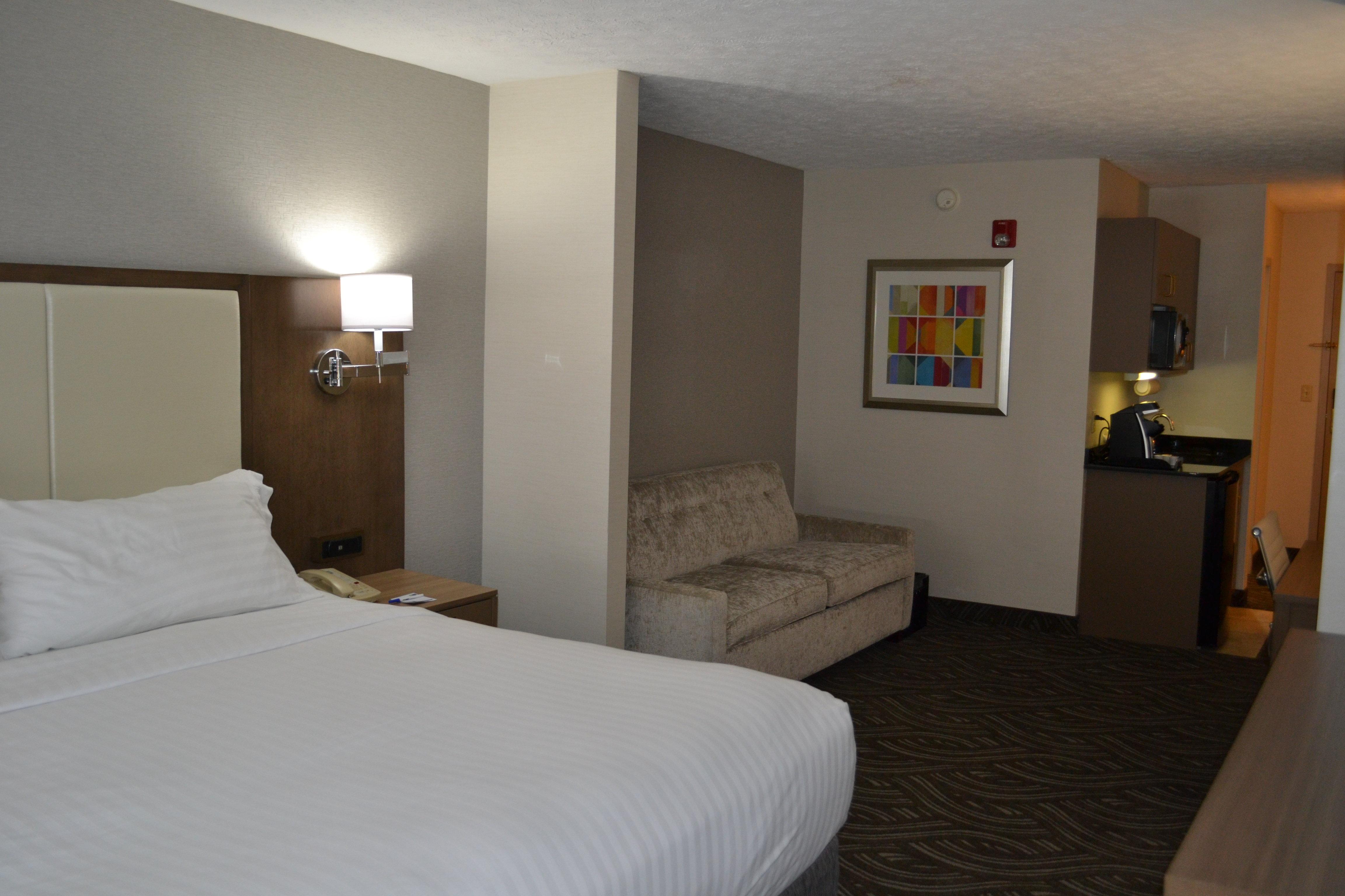 Holiday Inn Express Hotel & Suites Kent State University Exterior photo