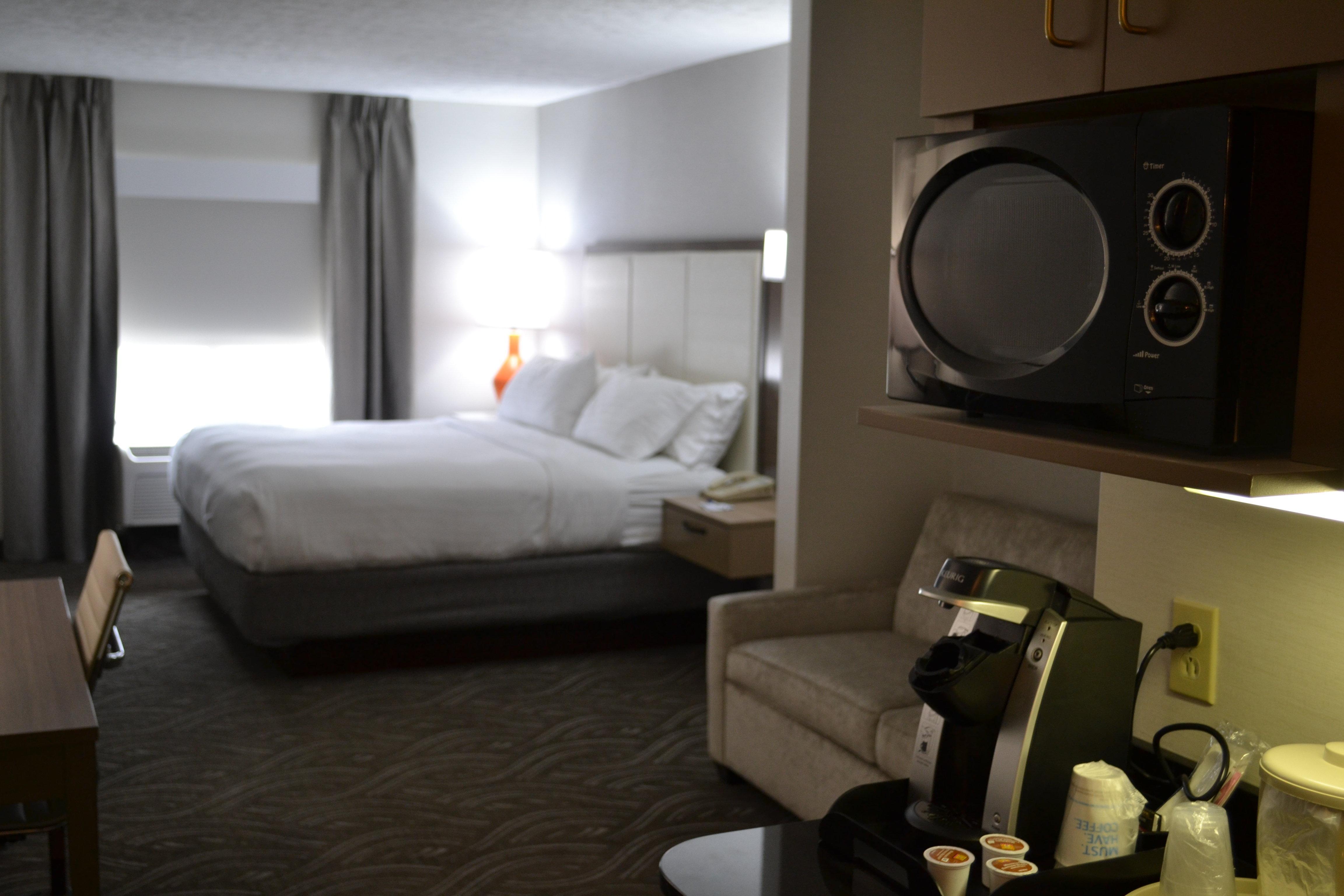 Holiday Inn Express Hotel & Suites Kent State University Exterior photo