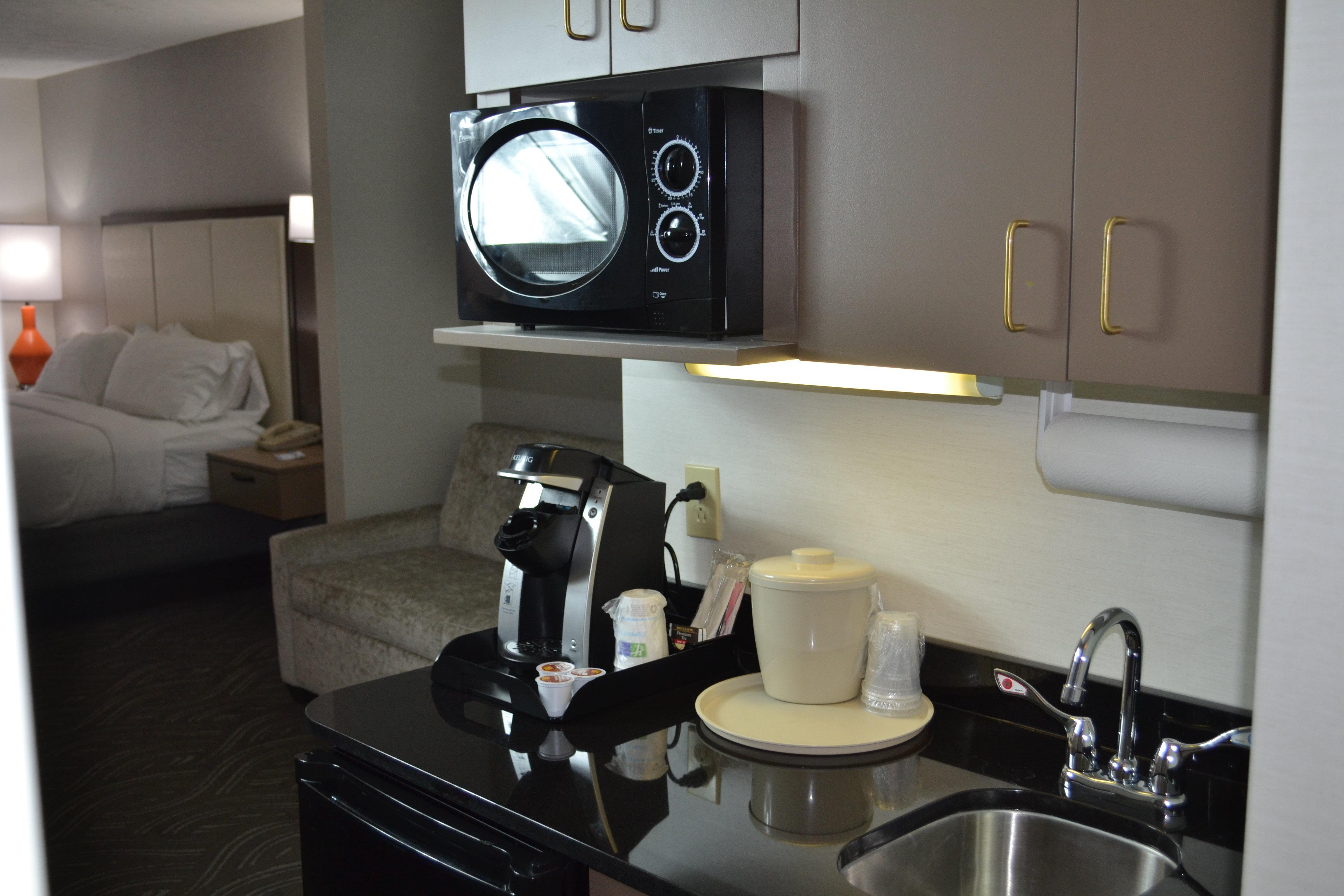 Holiday Inn Express Hotel & Suites Kent State University Exterior photo