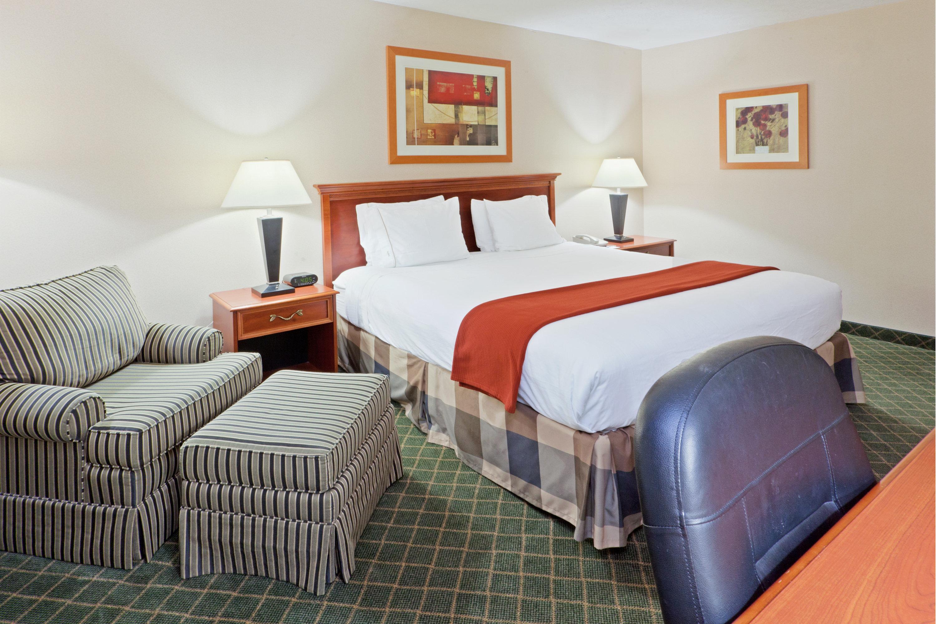 Holiday Inn Express Hotel & Suites Kent State University Exterior photo
