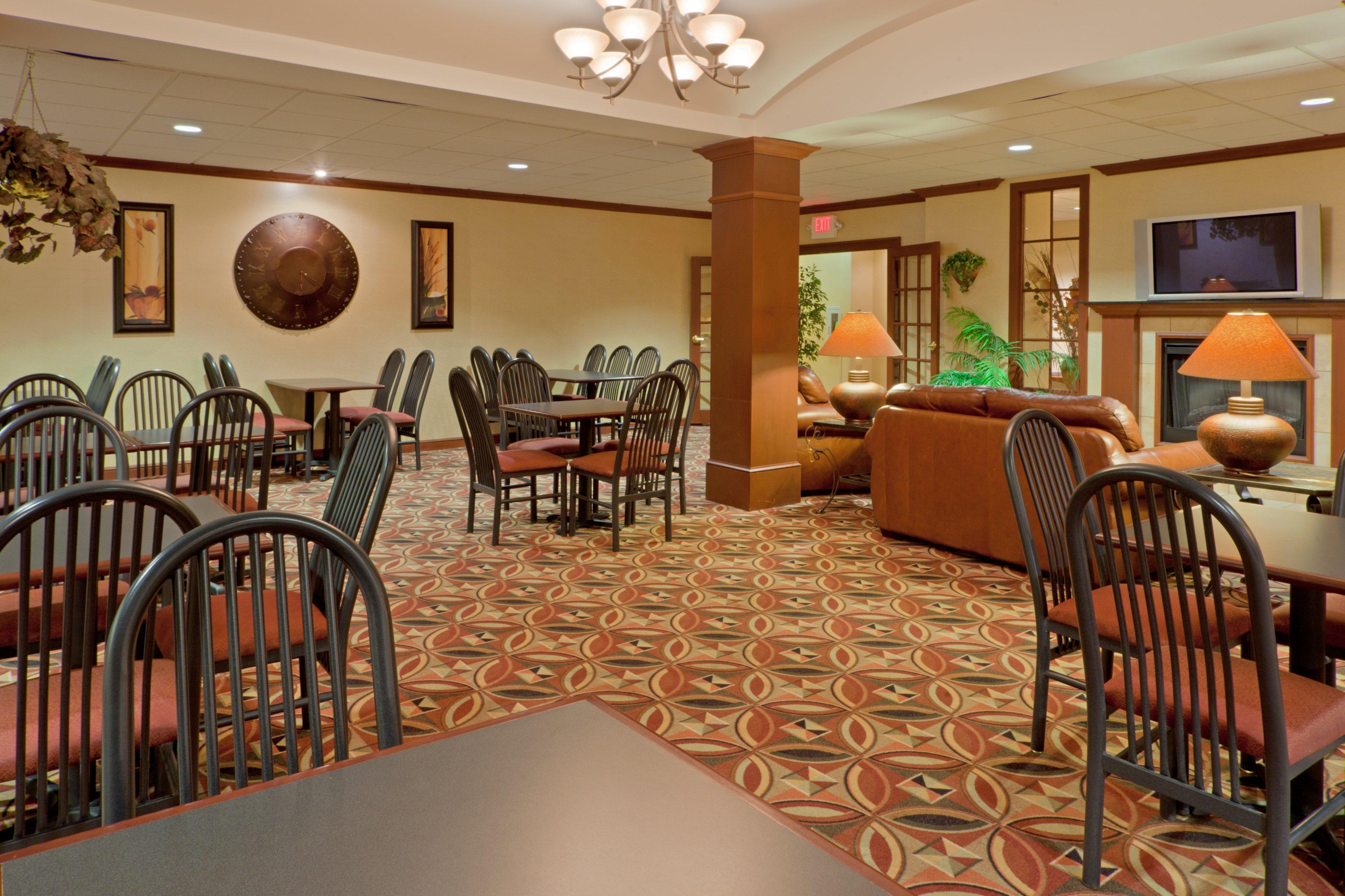 Holiday Inn Express Hotel & Suites Kent State University Exterior photo