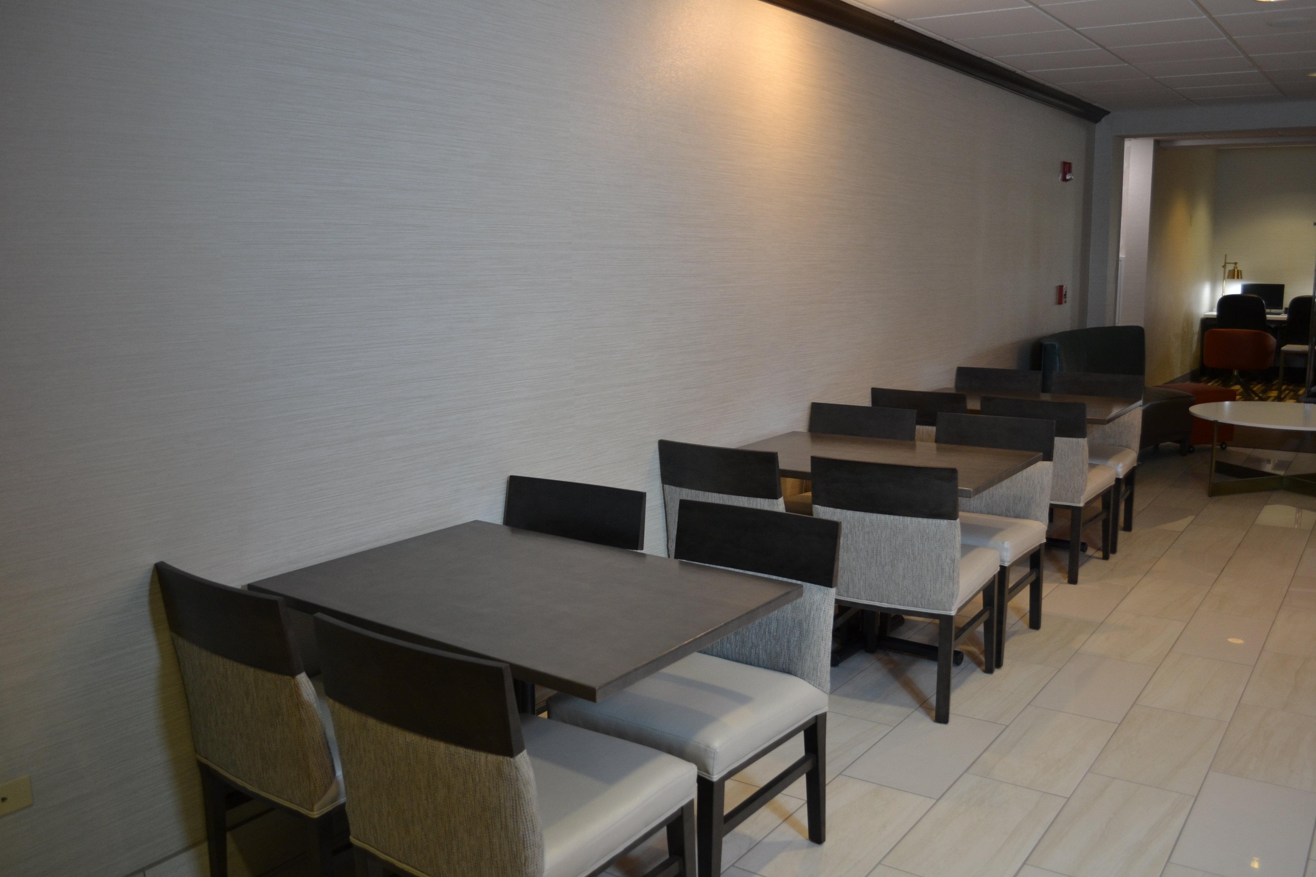 Holiday Inn Express Hotel & Suites Kent State University Exterior photo