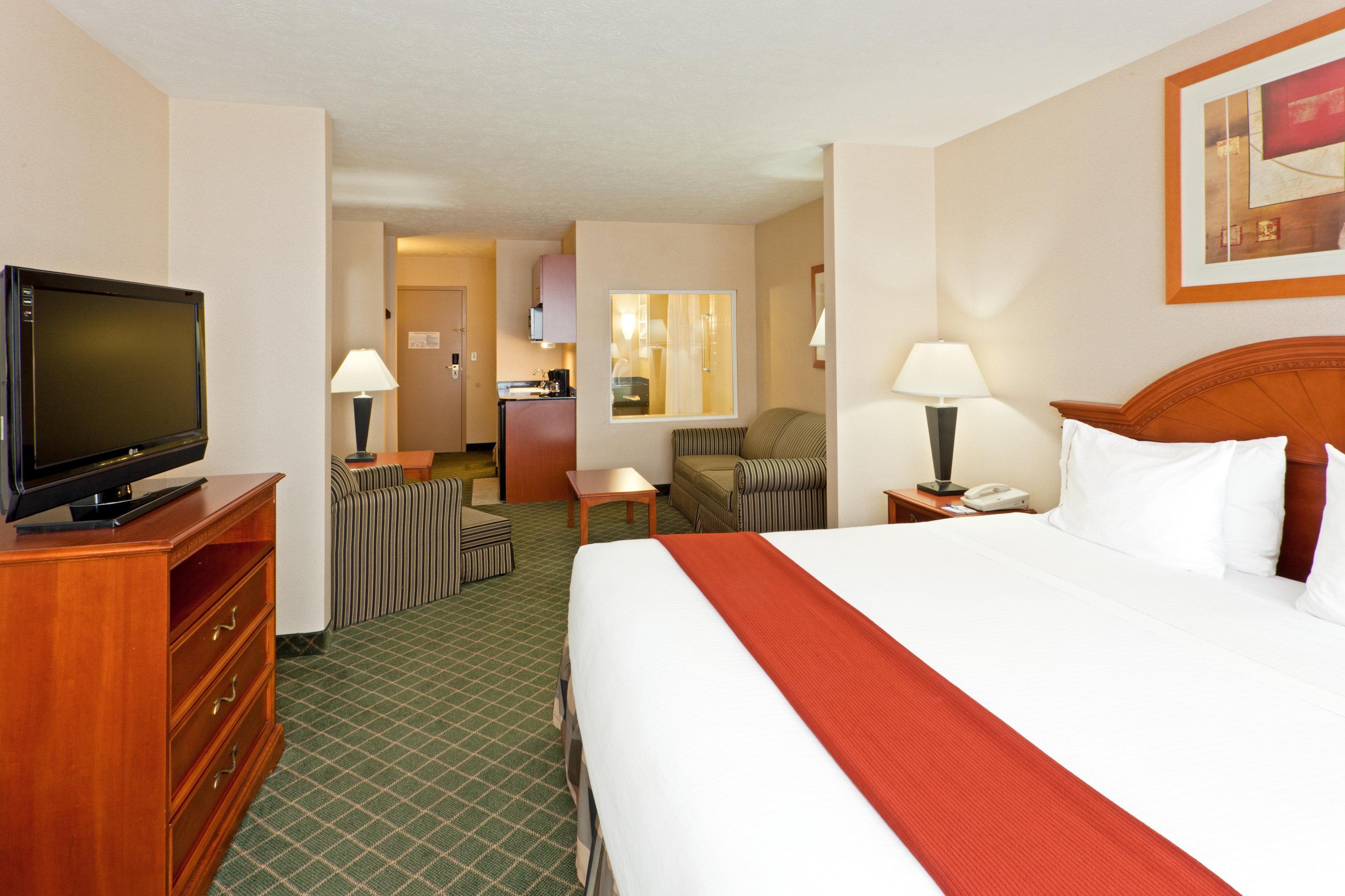 Holiday Inn Express Hotel & Suites Kent State University Exterior photo