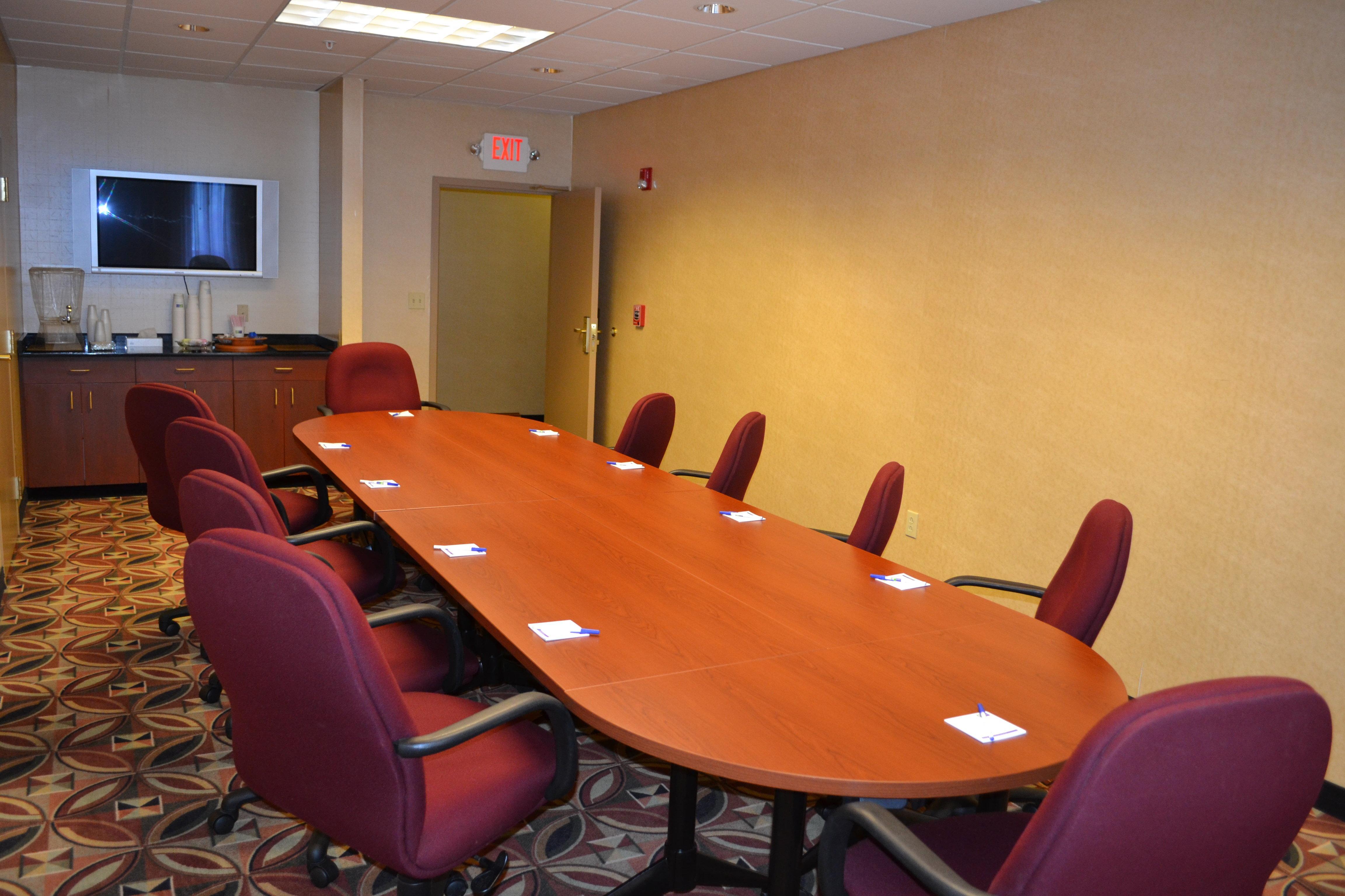 Holiday Inn Express Hotel & Suites Kent State University Exterior photo