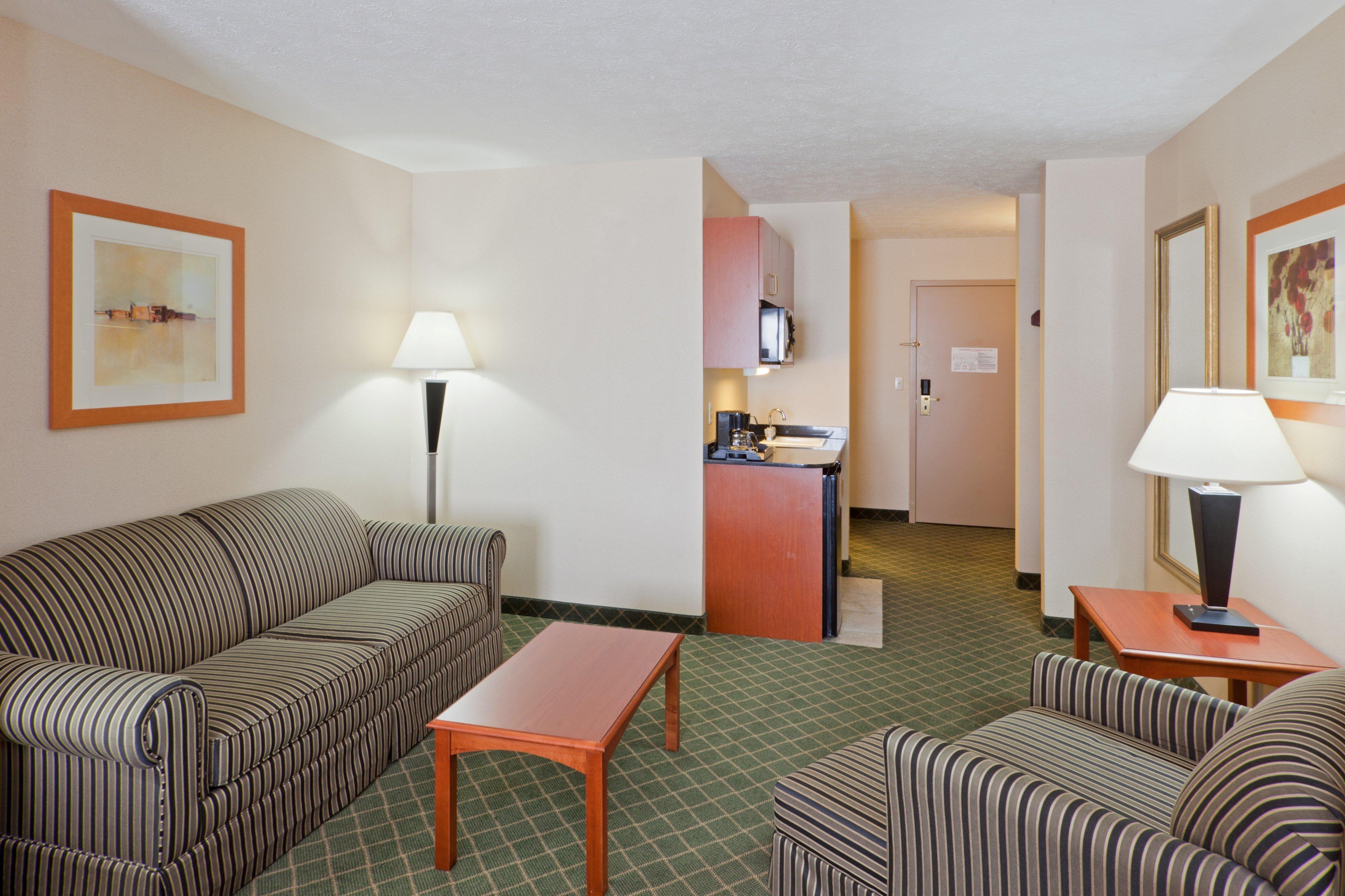 Holiday Inn Express Hotel & Suites Kent State University Exterior photo