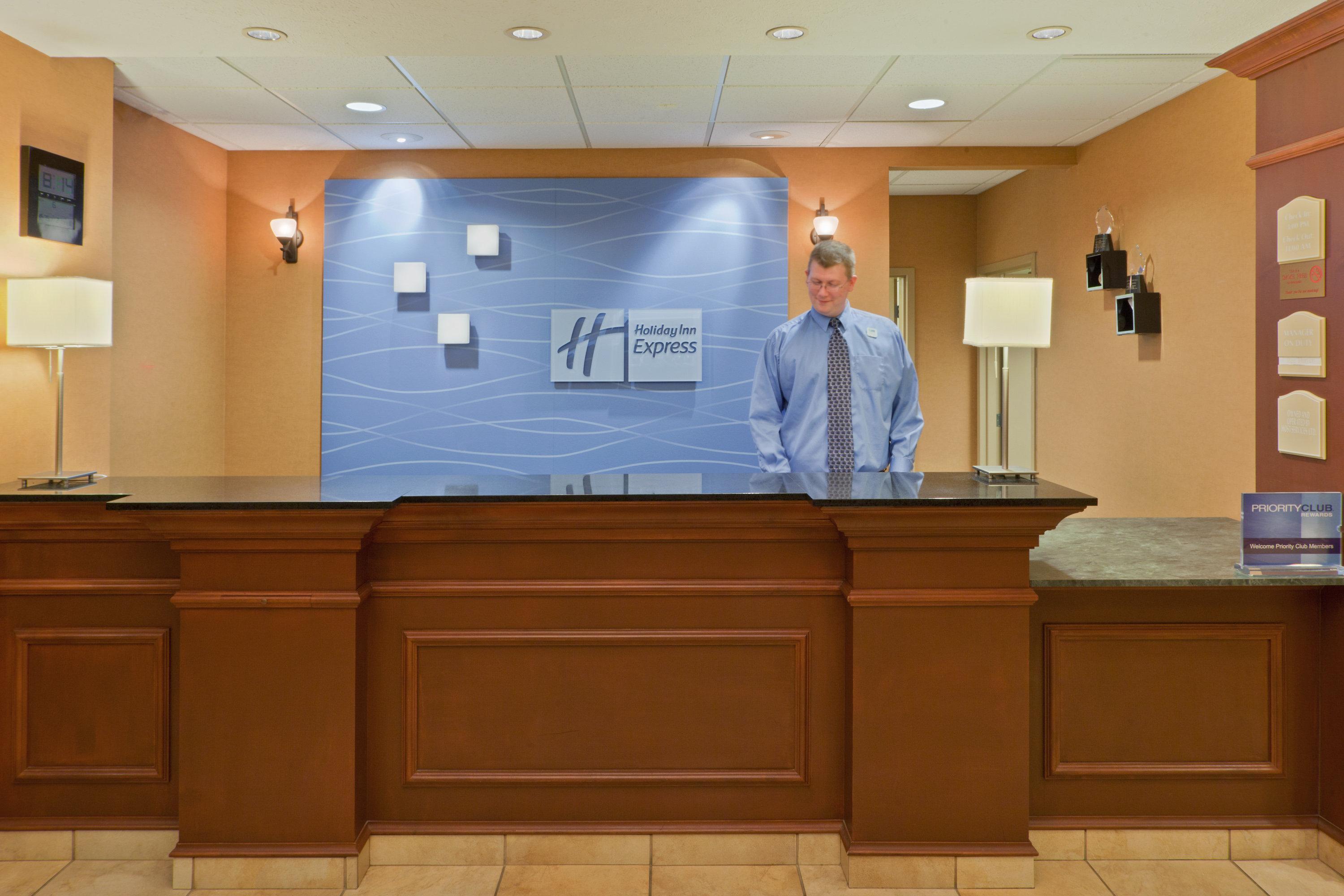 Holiday Inn Express Hotel & Suites Kent State University Exterior photo