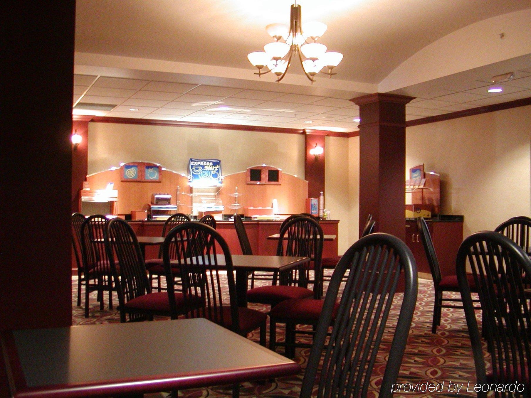 Holiday Inn Express Hotel & Suites Kent State University Restaurant photo