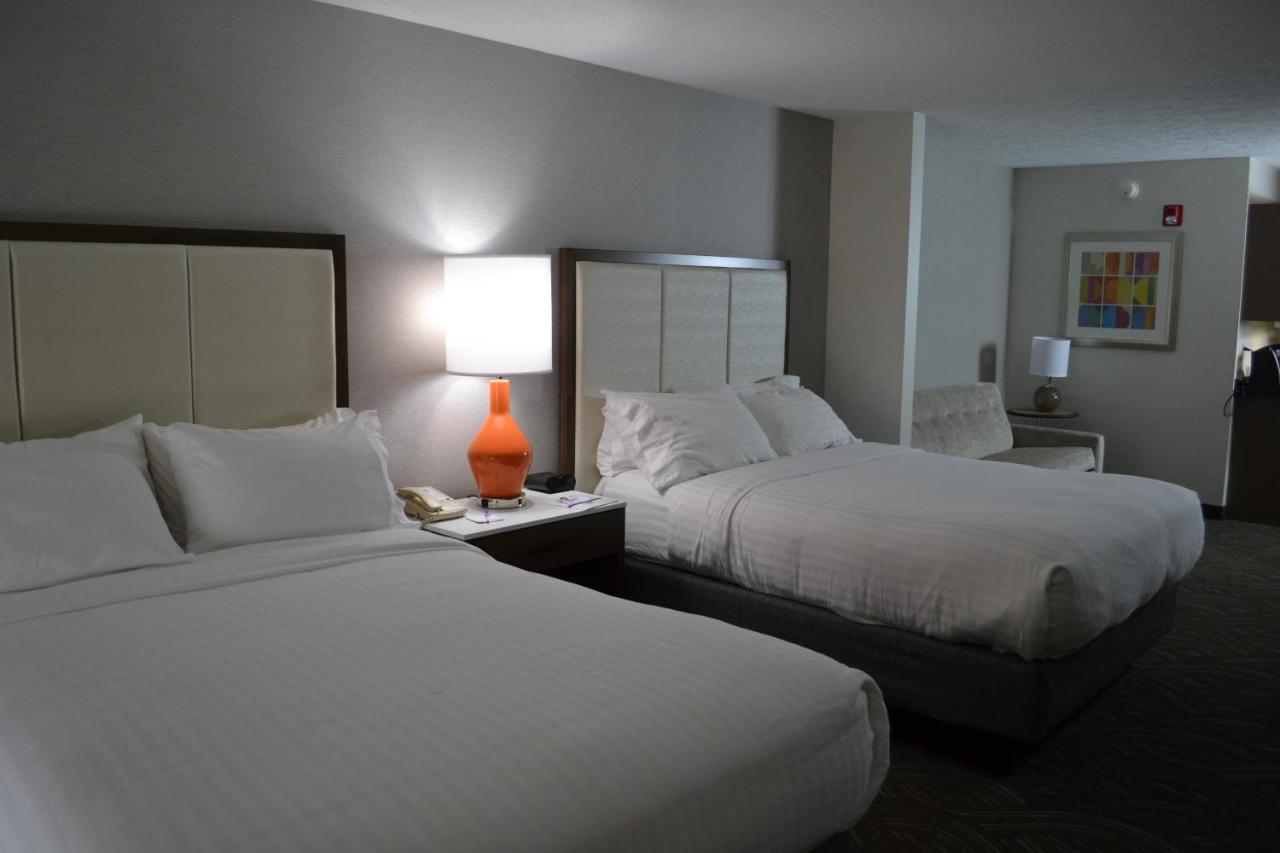 Holiday Inn Express Hotel & Suites Kent State University Exterior photo